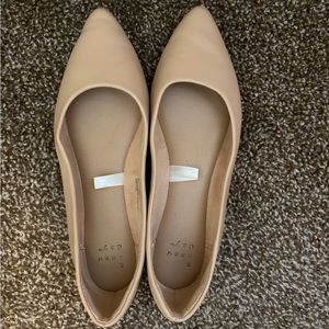 Nude flats